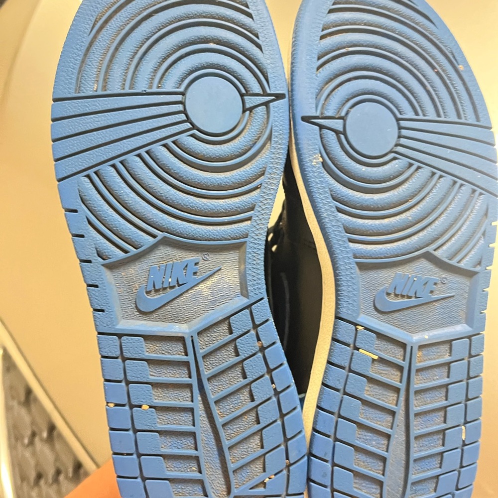 Jordan 1 OG - Picture 4 of 5